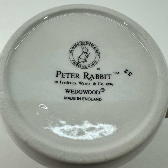 Vintage PETER RABBIT TEA TIME Two Handled Mug WEDGWOOD England 1996 w/Box - Picture 3 of 9